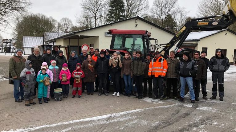Helfer trotzen dem Winter