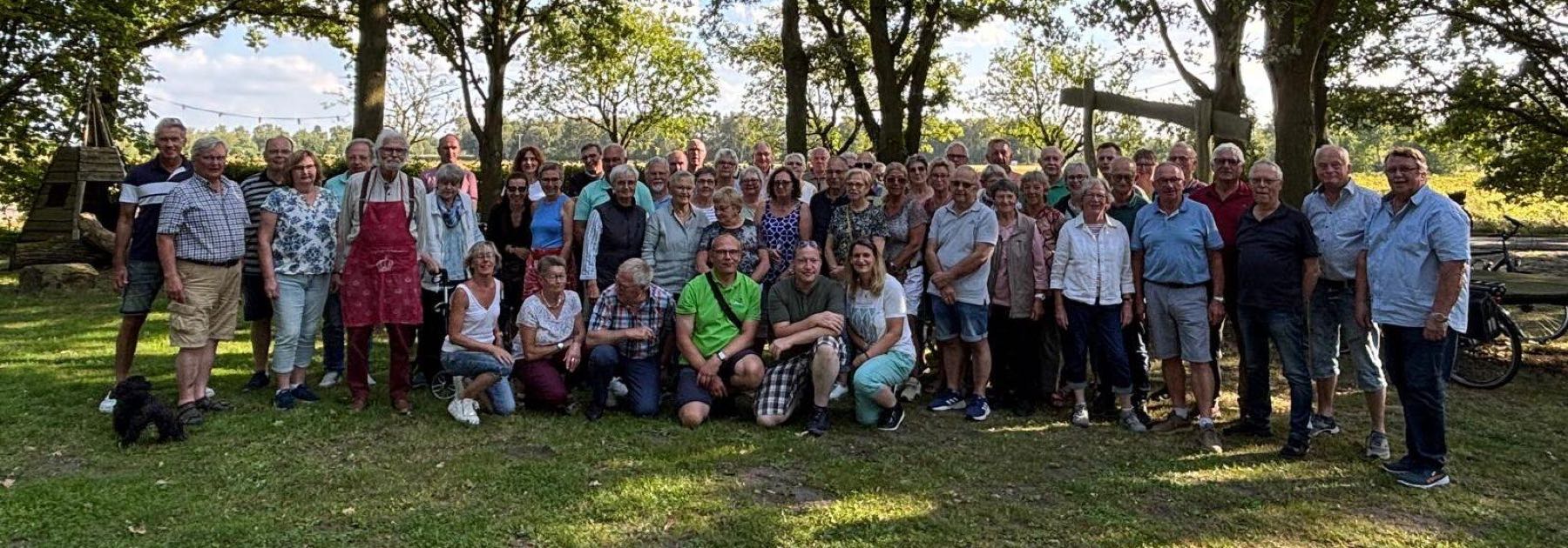 Gruppenfoto der Teilnehmenden der Radtour 2025 im Grünen